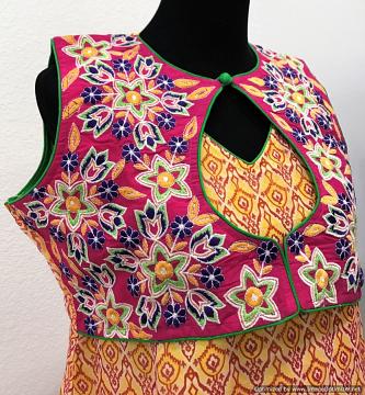 Sleeveless Yellow chiffon kurti with Pink jacket side view