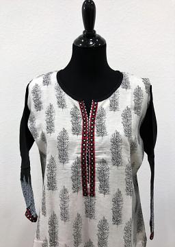Front view - Off White Linen Block Print Kurti With Red Border and Leggings