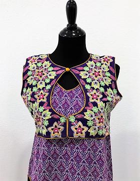 Front view - Sleeveless Purple Color Kurti With Dark Purple Jacket
