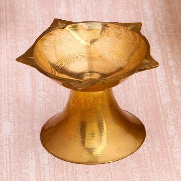 Small brass diya / deepak for puja