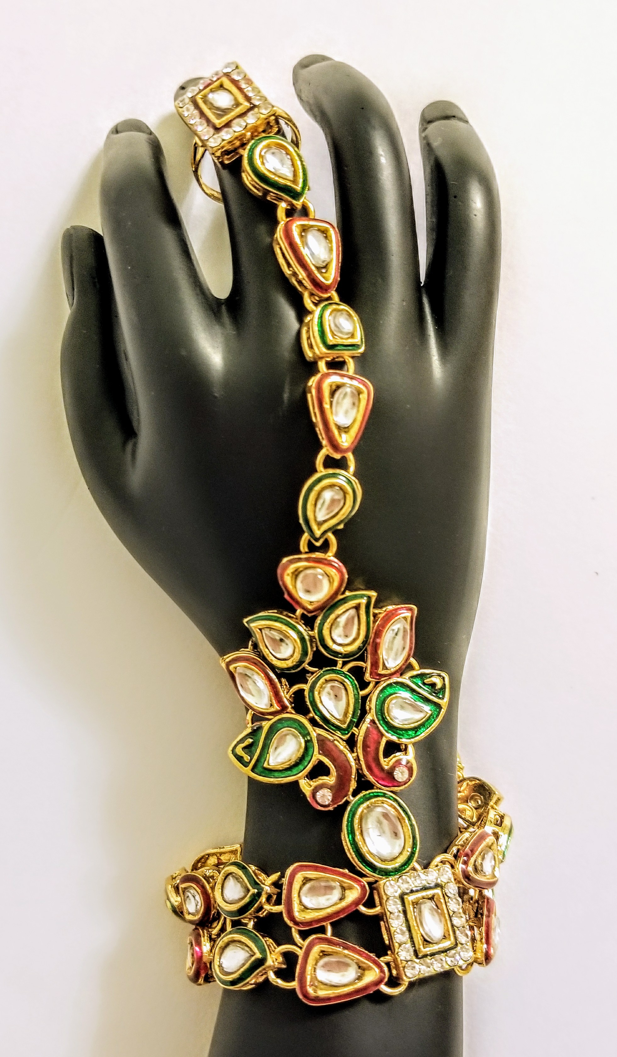 Hands bracelet with adjustable ring