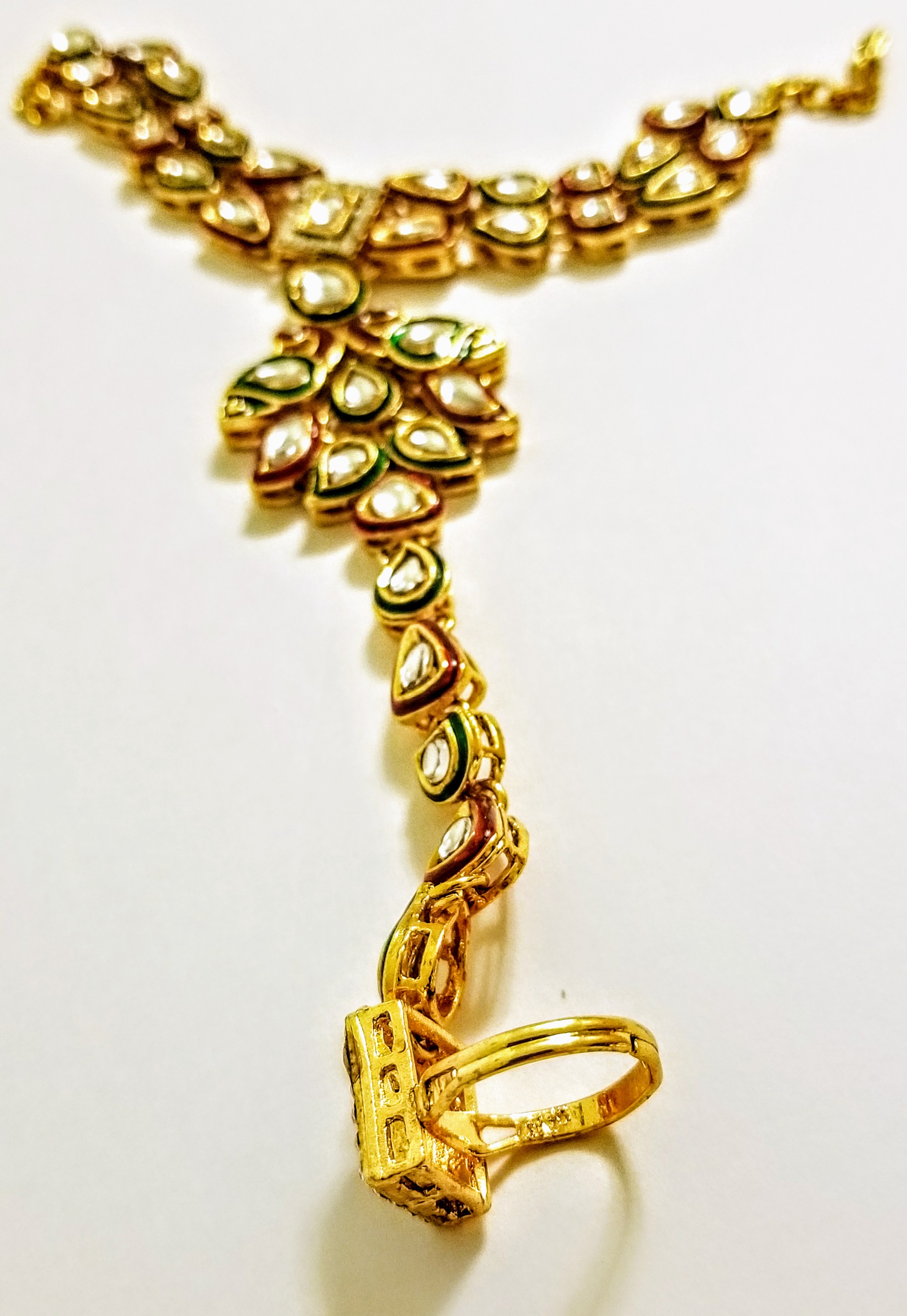 Hands bracelet with adjustable ring