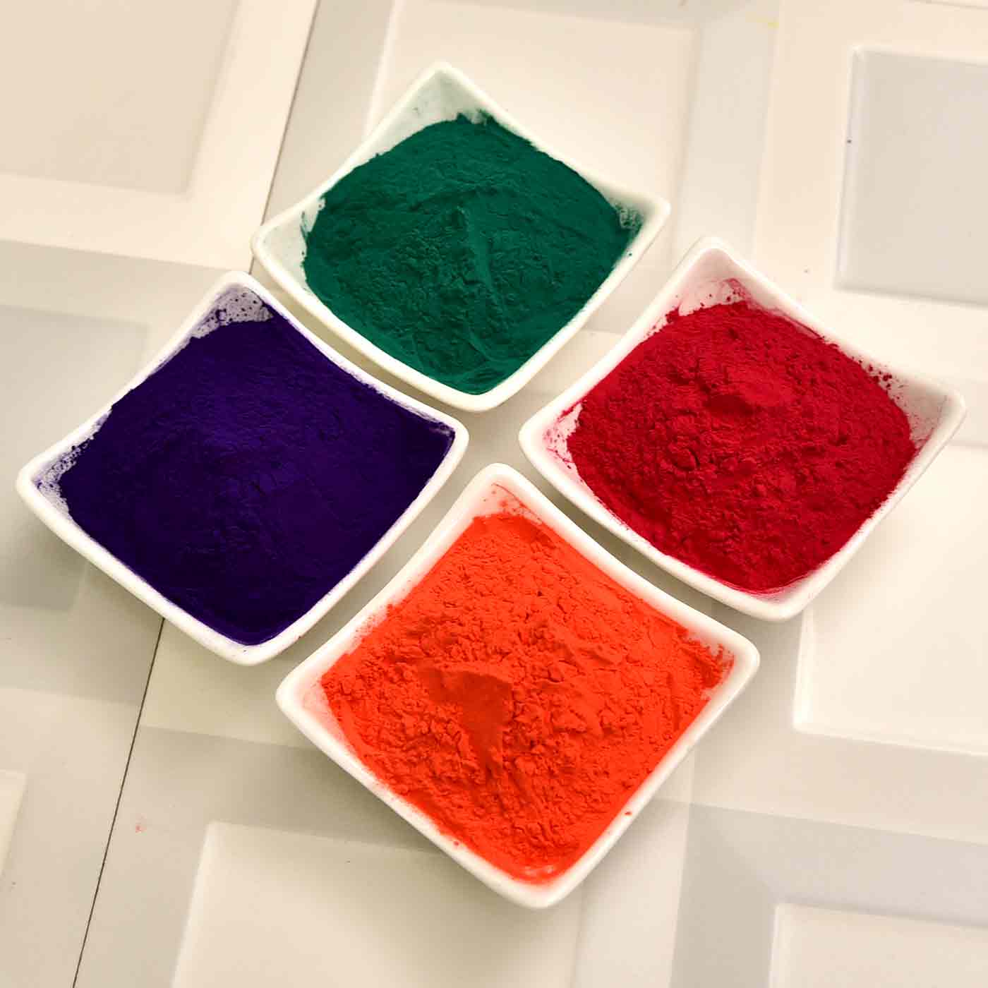 Send Holi Gift Hamper to USA