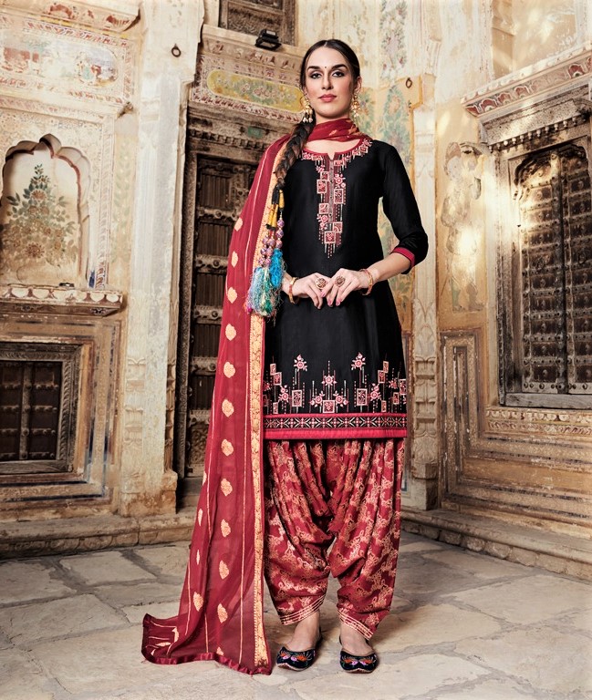 Black Embroidered Kurta Shirt & Printed Red Patiala Salwar L/XL Black Embroidered Kurta Shirt & Printed Red Patiala Salwar L/XL