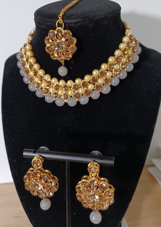 Indian Fashion Jewellery, kundan & pearl choker with earring & maang tikka Indian Fashion Jewellery, kundan & pearl choker with earring & maang tikka