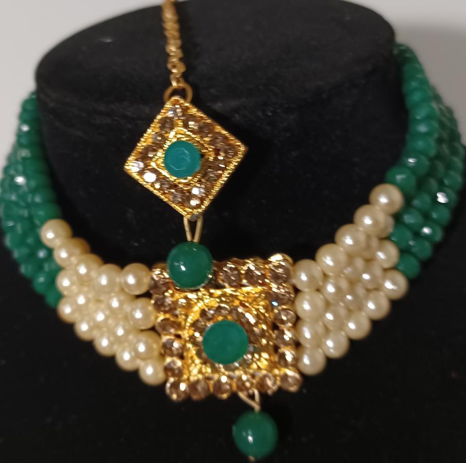 Indian Fashion Jewellery, kundan & pearl choker with earring & maang tikka Indian Fashion Jewellery, kundan & pearl choker with earring & maang tikka