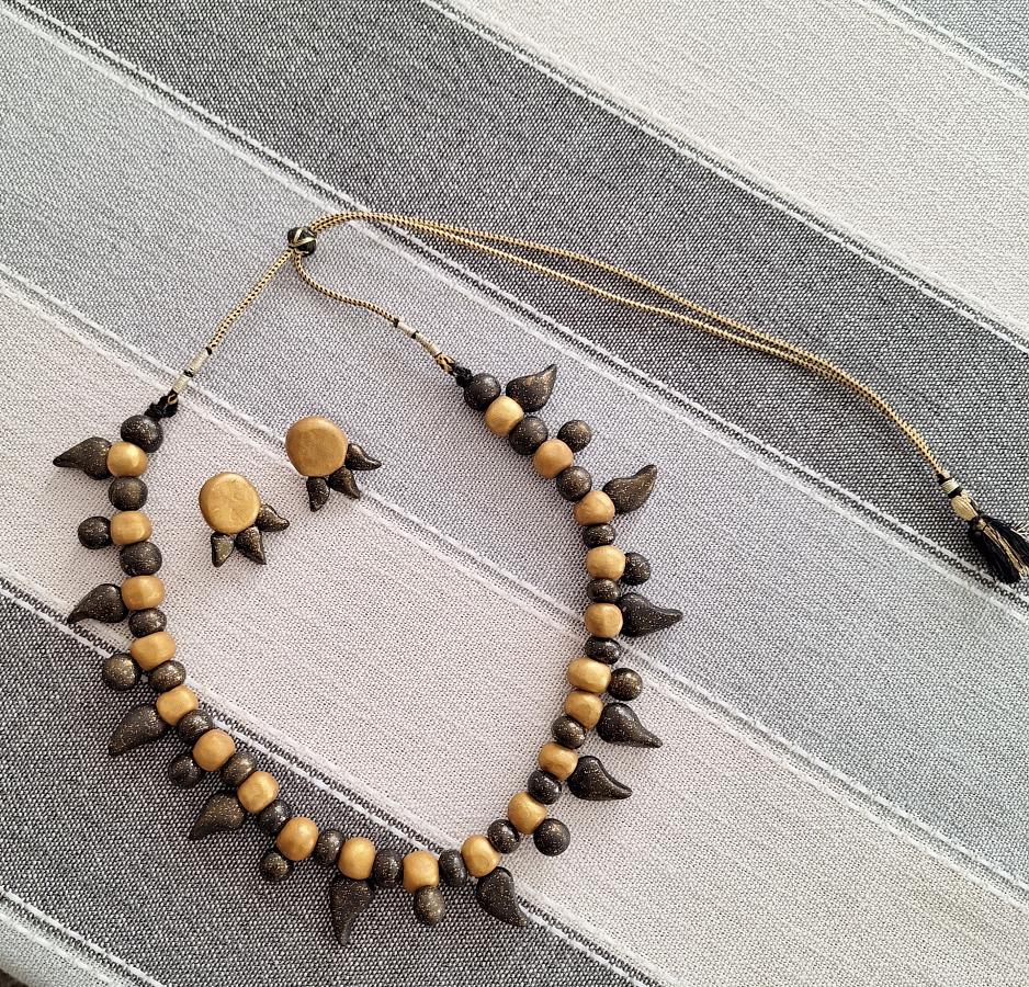 Beautiful Handmade Terracotta Jewelry Necklace & Earrings Set Beautiful Handmade Terracotta Jewelry Necklace & Earrings Set