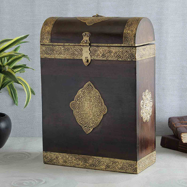 Antique Design Wooden Embossed 2 Wine Bottle Holder