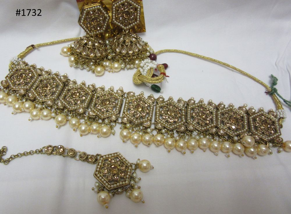Bold & Stylish Indian Designer Gold Finish Guloband Necklace Set Bold & Stylish Indian Designer Gold Finish Guloband Necklace Set
