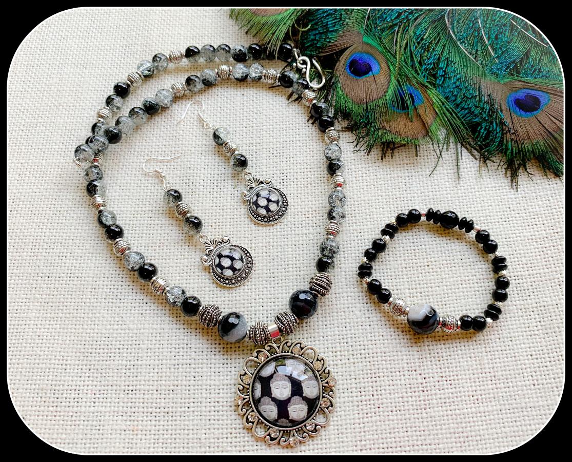 Buddha Oxidised pendant and Earrings with Stretchable Bracelet !!!! Buddha Oxidised pendant and Earrings with Stretchable Bracelet !!!!