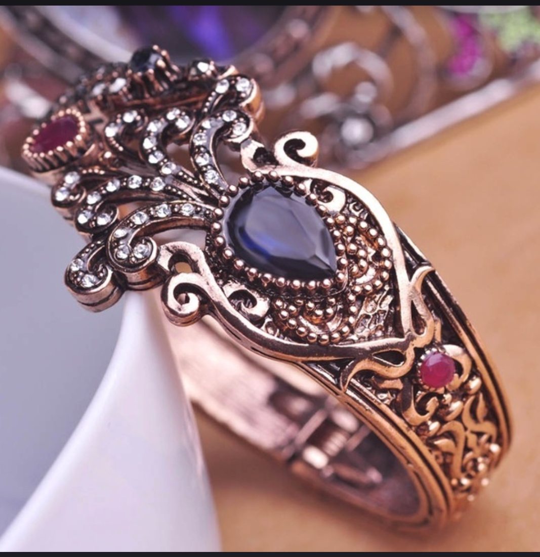 Antique Style Stone Bracelet / Kada