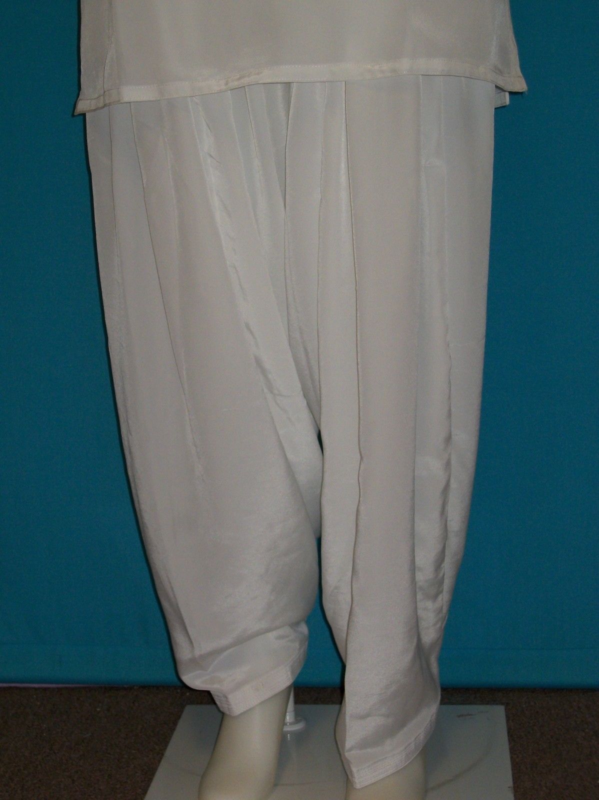 Crepe Black or White Punjabi Patyala Salwar Pants (L - XL) Crepe Black or White Punjabi Patyala Salwar Pants (L - XL)