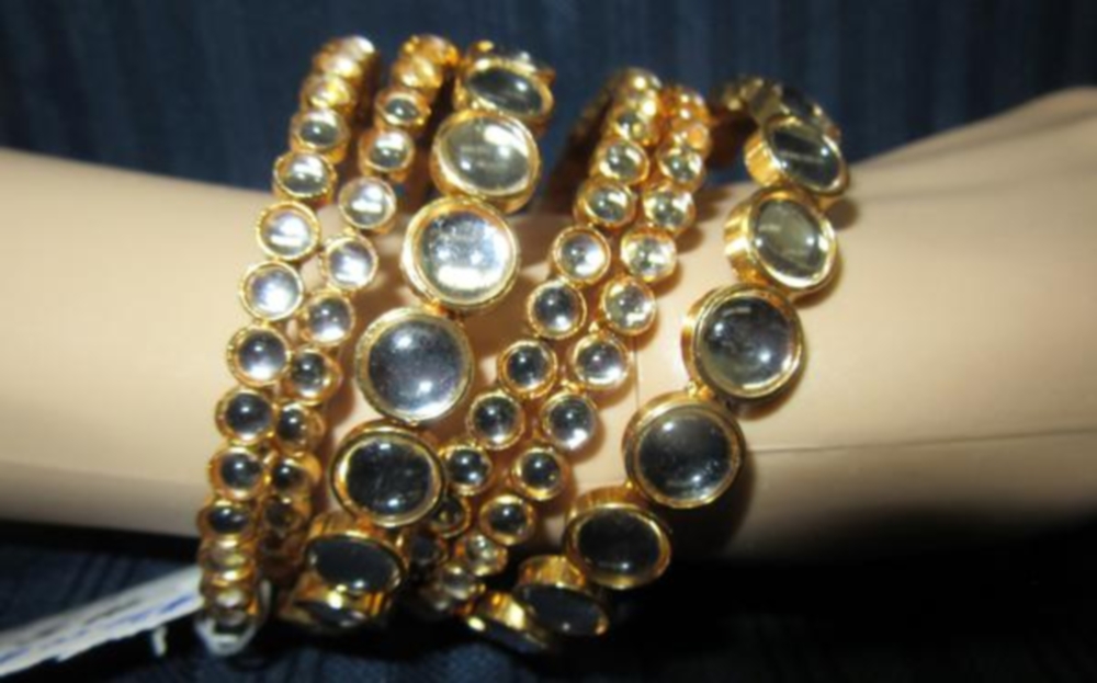 Stylish Golden Bangle w/ Filigree Stone Work - 6 Pcs Stylish Golden Bangle w/ Filigree Stone Work - 6 Pcs