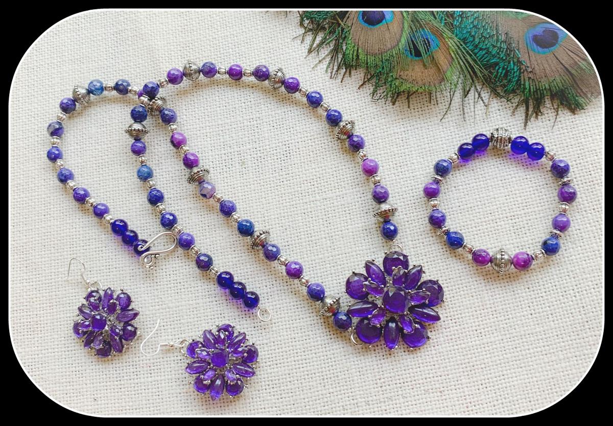Purple Floral pendant, Earrings plus Stretchable Bracelet!!!! Purple Floral pendant, Earrings plus Stretchable Bracelet!!!!
