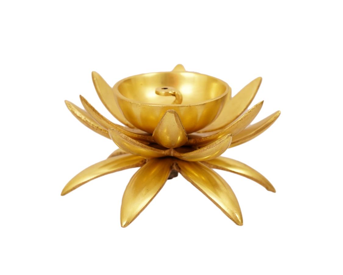 Aarti Pooja Small Lotus Diya Brass Material for Aarti, Home, Puja, Mandir, Gifts 5.5 X 3 X 5.5 In Aarti Pooja Small Lotus Diya Brass Material for Aarti, Home, Puja, Mandir, Gifts 5.5 X 3 X 5.5 In