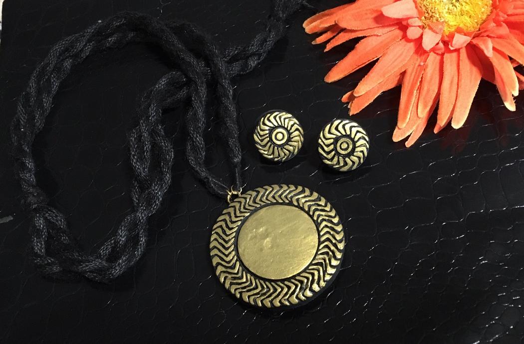 Black and Gold Zig Zag Pendant in Long Cotton Thread Adjustable rope Black and Gold Zig Zag Pendant in Long Cotton Thread Adjustable rope