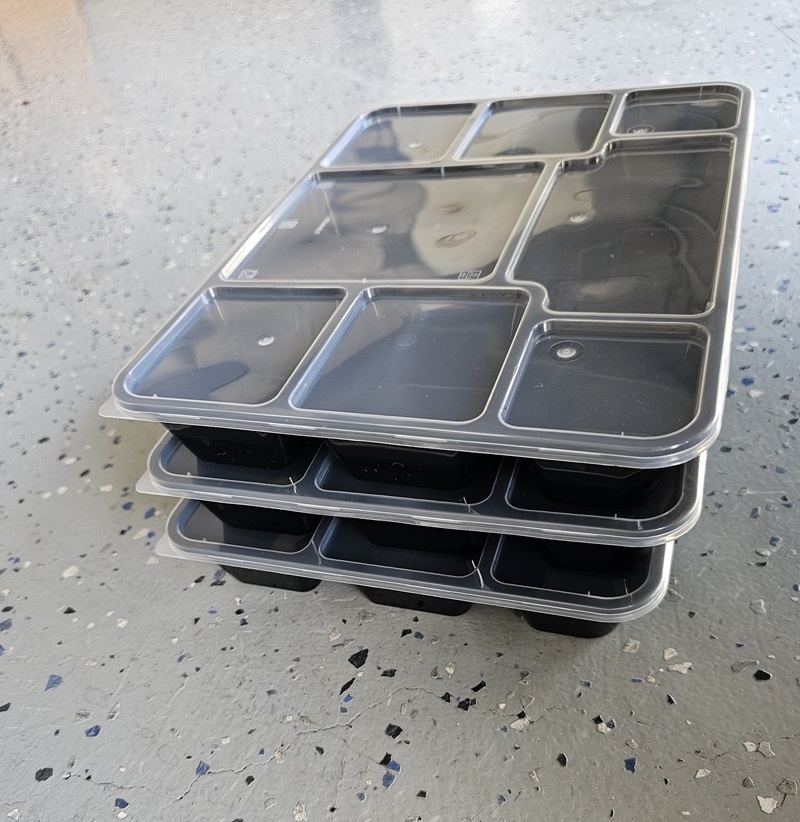 100 Pcs 8 Compartment Rectangular Deep Thali Container w/ Lid - 42 Oz