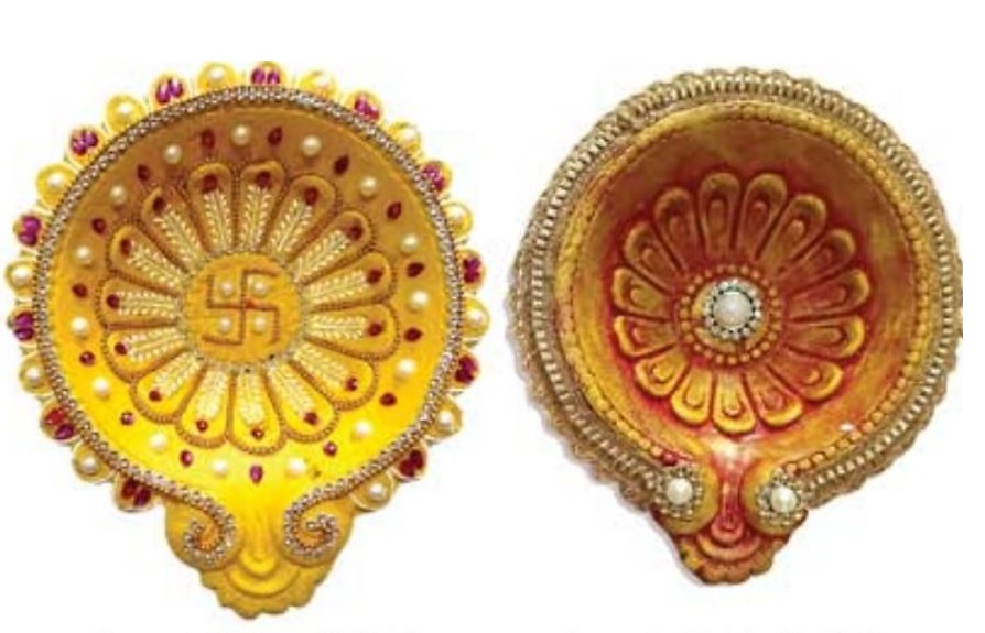 Traditional Design Handmade Hand Painted Designer Large Clay Diya - 2 Pcs Traditional Design Handmade Hand Painted Designer Large Clay Diya - 2 Pcs