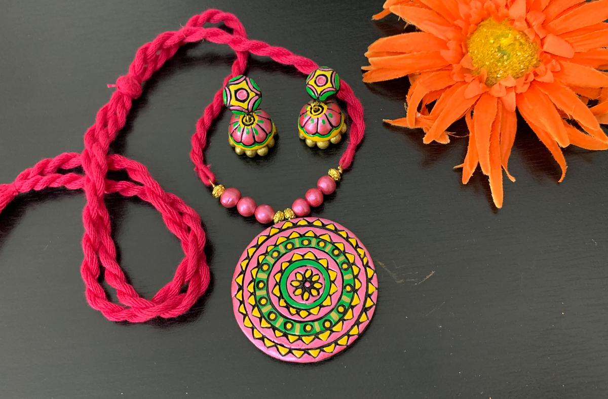 Trendy Pink,Yellow and Green Pendant In Pink Long Rope and earrings!!! Trendy Pink,Yellow and Green Pendant In Pink Long Rope and earrings!!!
