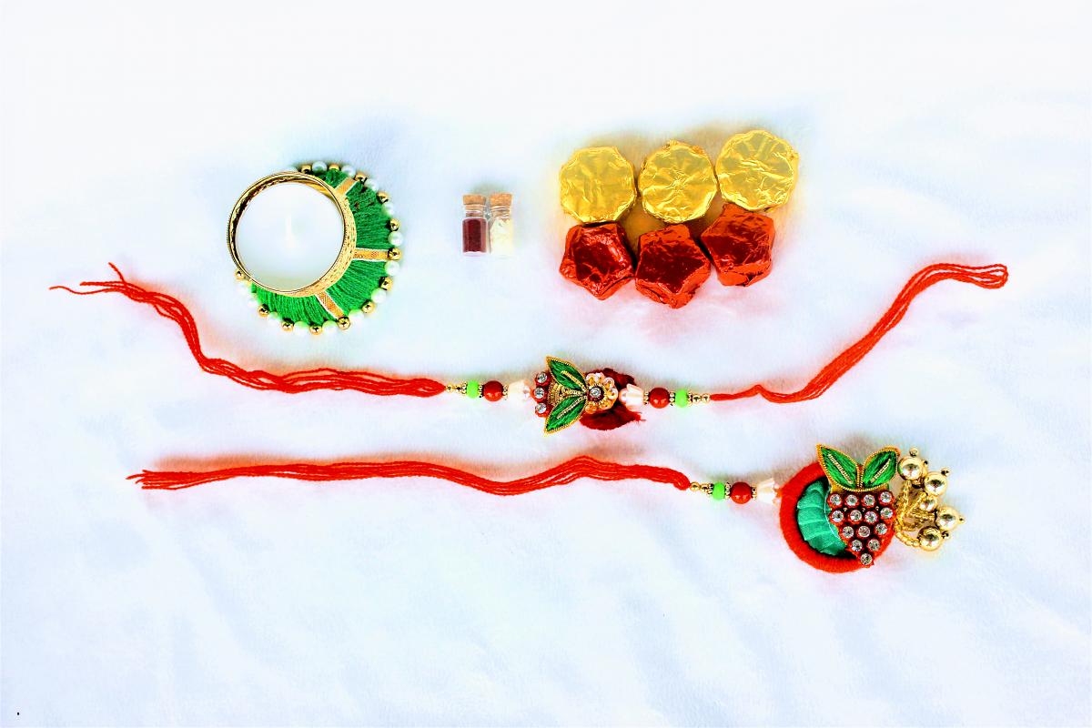 Lumba Rakhi Thali w/ Diya, Roli Chawal & Free Homemade Chocolates (6) Lumba Rakhi Thali w/ Diya, Roli Chawal & Free Homemade Chocolates (6)
