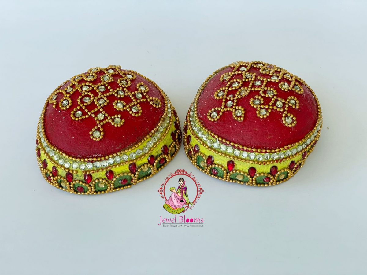 Kobbari Kudakalu  (Decorated Dry Coconut )