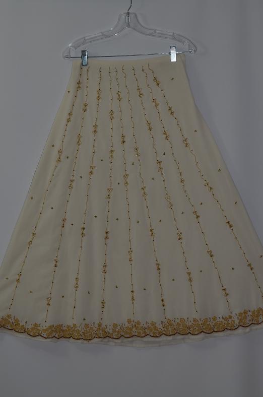 Elegant Design Half White Georgette Lehenga w/ Adjustable Choli & Stole Elegant Design Half White Georgette Lehenga w/ Adjustable Choli & Stole