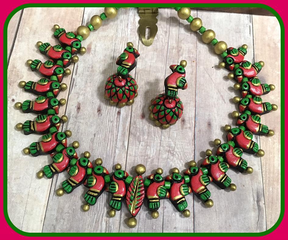 Lovely Bird Terracotta Necklace Set In Shades of Red & Green Lovely Bird Terracotta Necklace Set In Shades of Red & Green