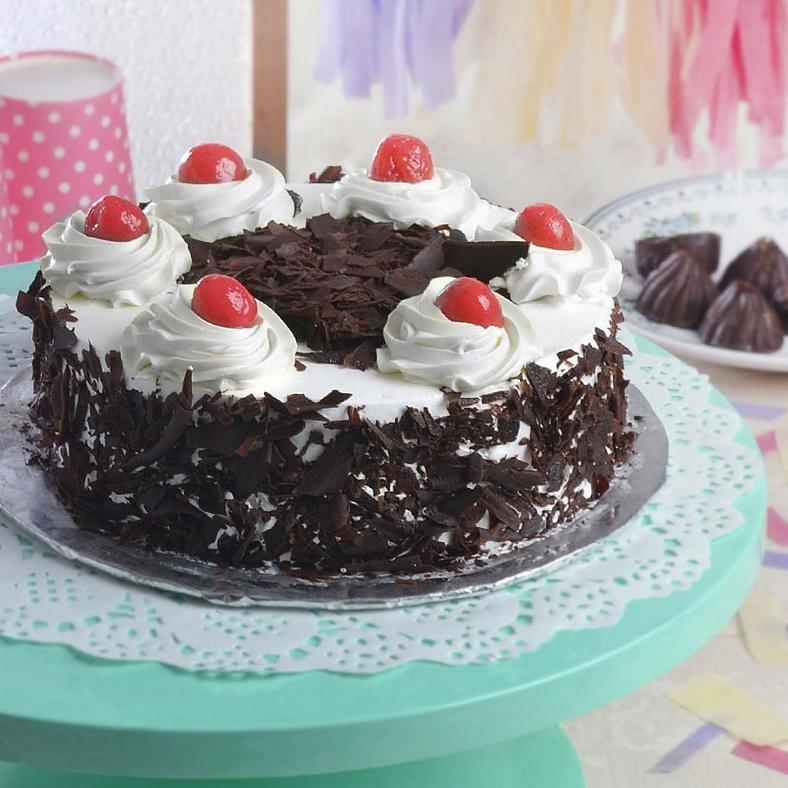 Round Delightful Black Forest Cake (Half kg) 31511 Buy