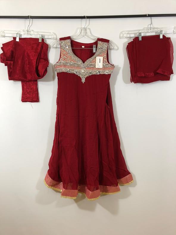 Maroon Georgette w/ Churidar Crepe Pants & Georgette Duppatta Maroon Georgette w/ Churidar Crepe Pants & Georgette Duppatta