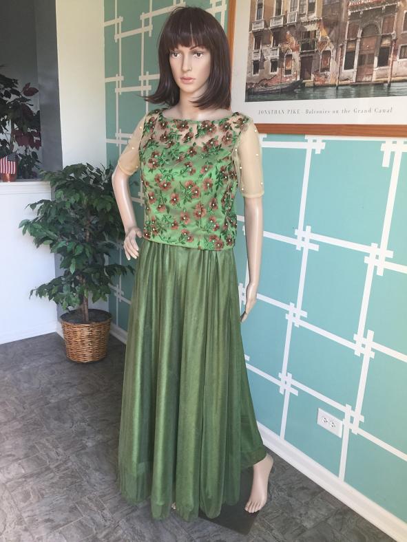 Green Skirt & Green Embroidered Top - Size Large (Clearance Sale ) Green Skirt & Green Embroidered Top - Size Large (Clearance Sale )