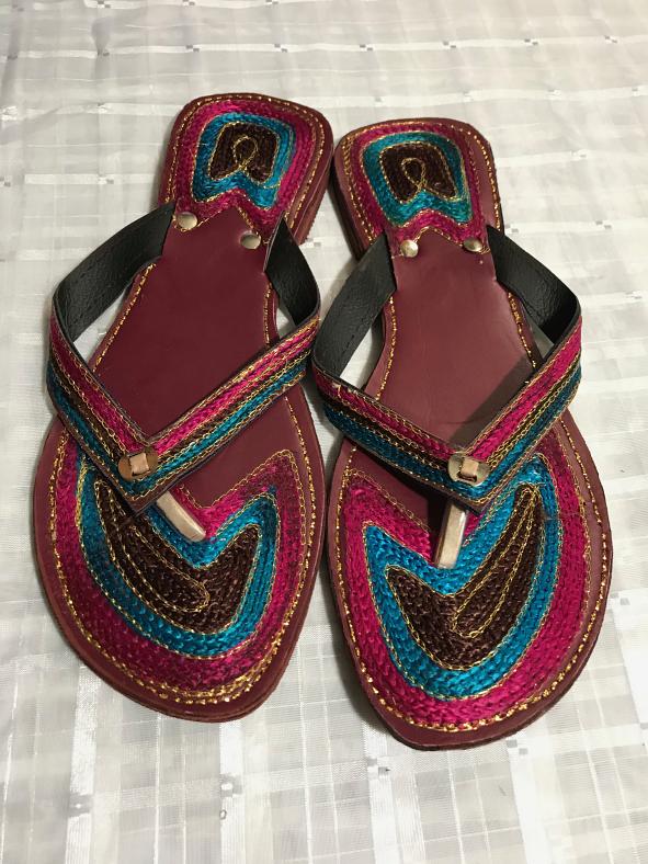 Rajasthani Style Sandal in Maroon w/ Colorful Embroidery - 7,12 Rajasthani Style Sandal in Maroon w/ Colorful Embroidery - 7,12