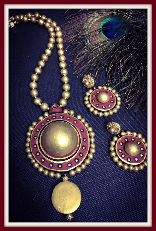 Grand Big Sized Terracotta Pendant Set in Brown & Gold w/ Big Earrings Grand Big Sized Terracotta Pendant Set in Brown & Gold w/ Big Earrings