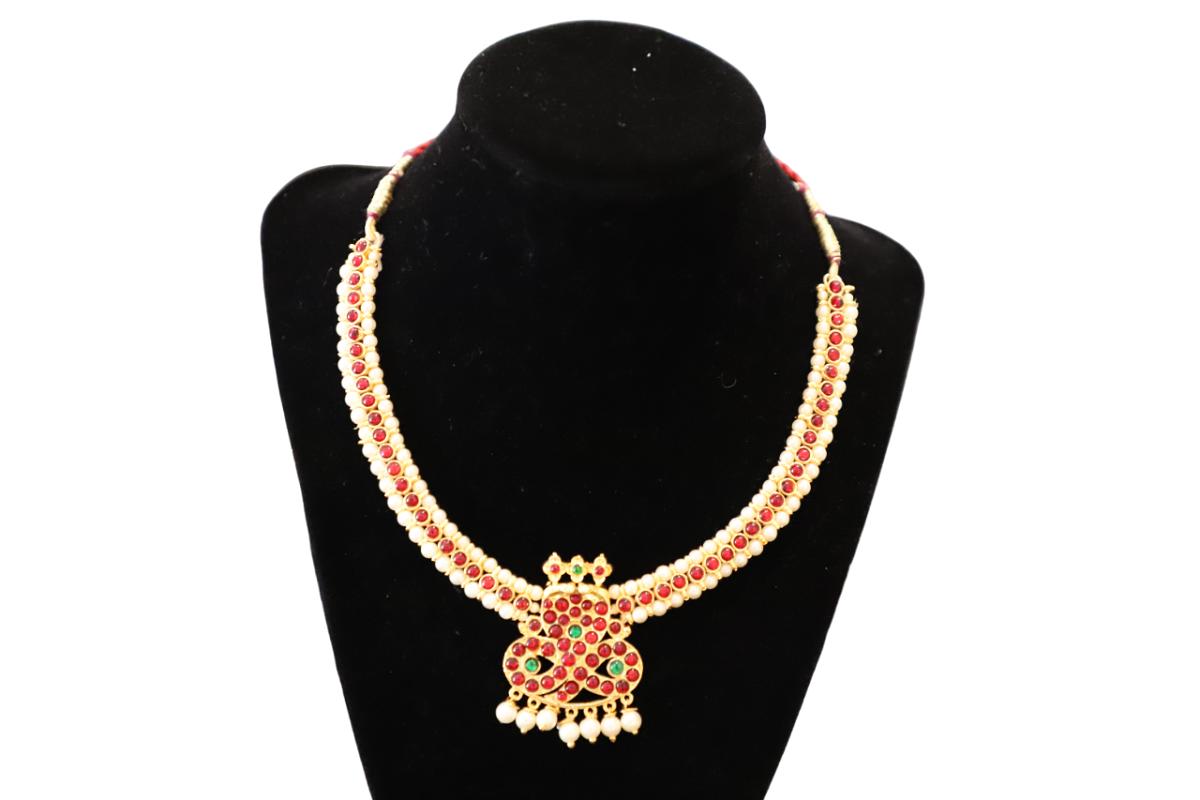 Traditional Red Kemp Stone Short Necklace