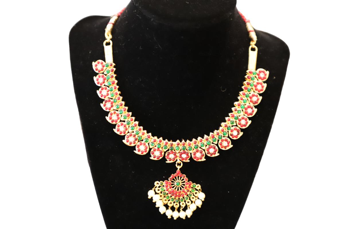 Red Kemp Stone Mango Shape Short Necklace