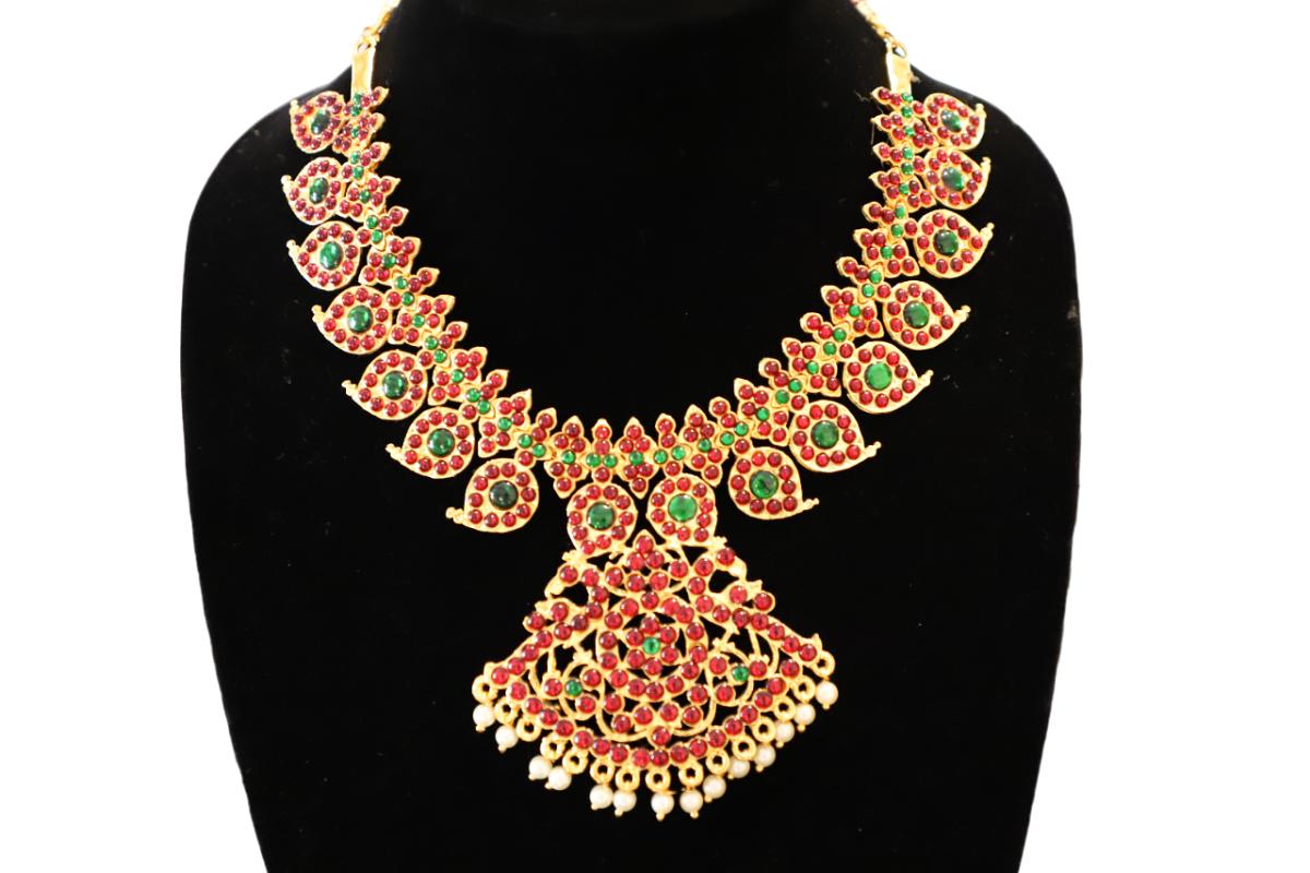 Tradational Red Kemp Stone Short Necklace