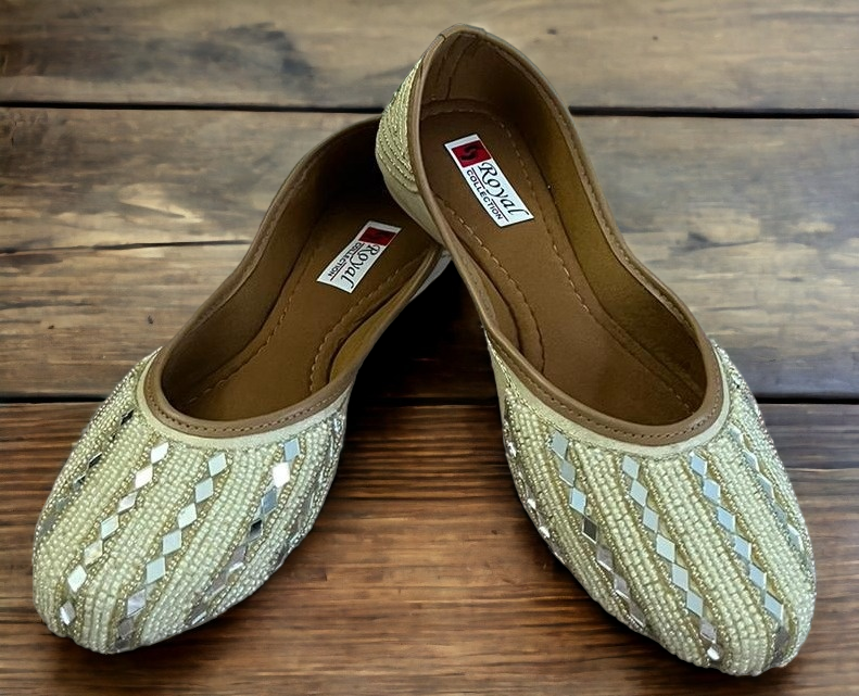 Traditional Green Embellished Punjabi Jutti Imported from India Sizes 6-12 Traditional Green Embellished Punjabi Jutti Imported from India Sizes 6-12