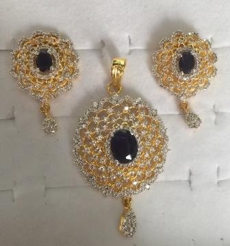 Beautiful Pendent Set with CZ Diamond & Black Stone in Middle