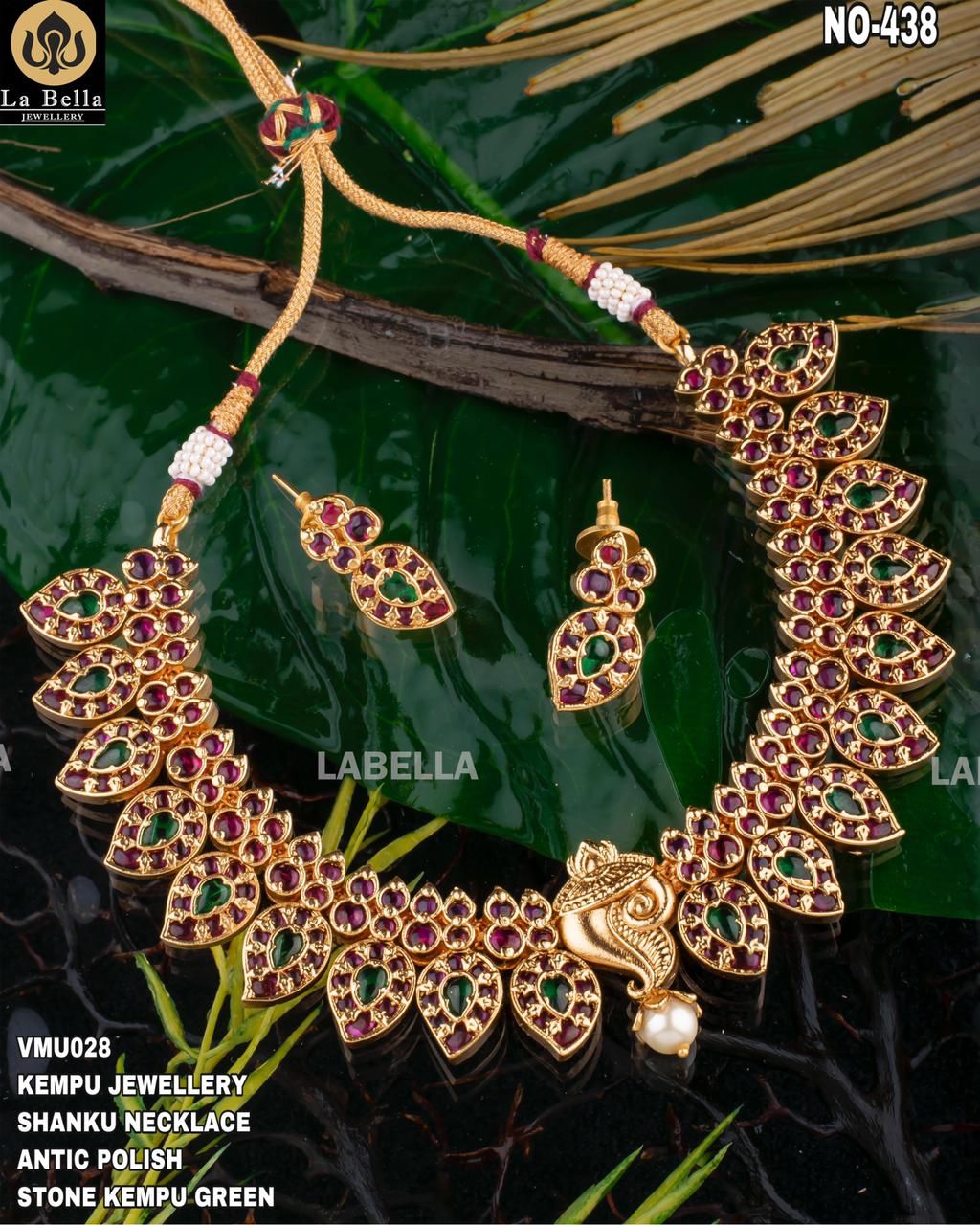 Lovely Traditional Kemp STone Maanga necklace with Sangu Pendant Set Lovely Traditional Kemp STone Maanga necklace with Sangu Pendant Set