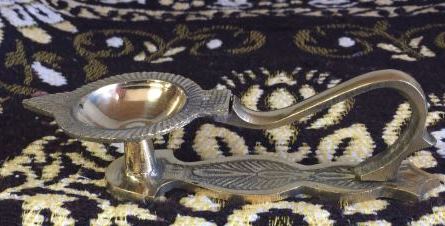 Traditional Design Brass Made Aarti Diya w/ Handle 5.3"