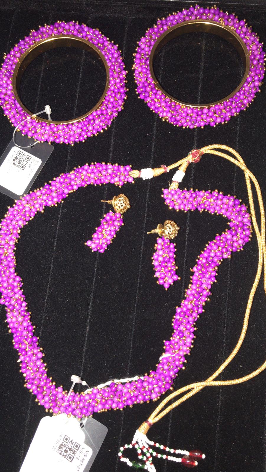 Pearls Jewellery Set with Necklace, Earrings and Bangles (2.4) Pearls Jewellery Set with Necklace, Earrings and Bangles (2.4)