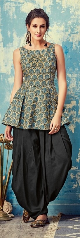 Classy Patiala Outfits-34 Amazing Ways to Wear Patiala Salwar | Girl  fashion, Fashion, Crop top fashion