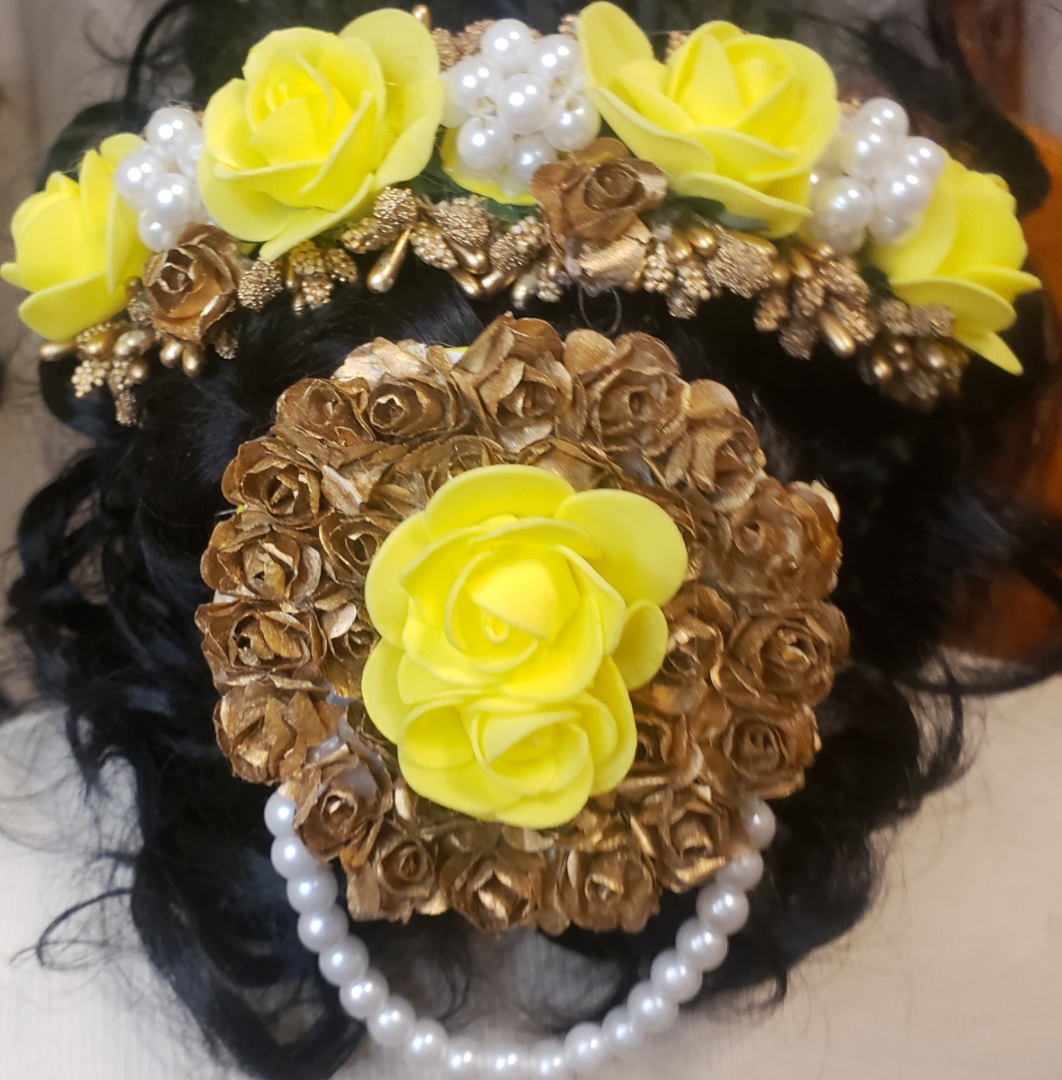 Bridal Hair Gajra w/ Yellow Gold Floral Design & Pearls Bridal Hair Gajra w/ Yellow Gold Floral Design & Pearls