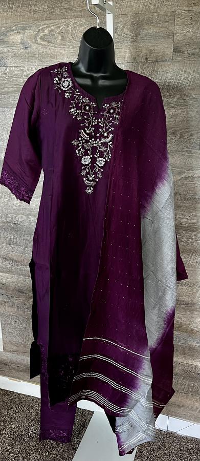 Pure Designer Muslin Cotton Embroidery & Sequence Thread Work Kurti Pure Designer Muslin Cotton Embroidery & Sequence Thread Work Kurti