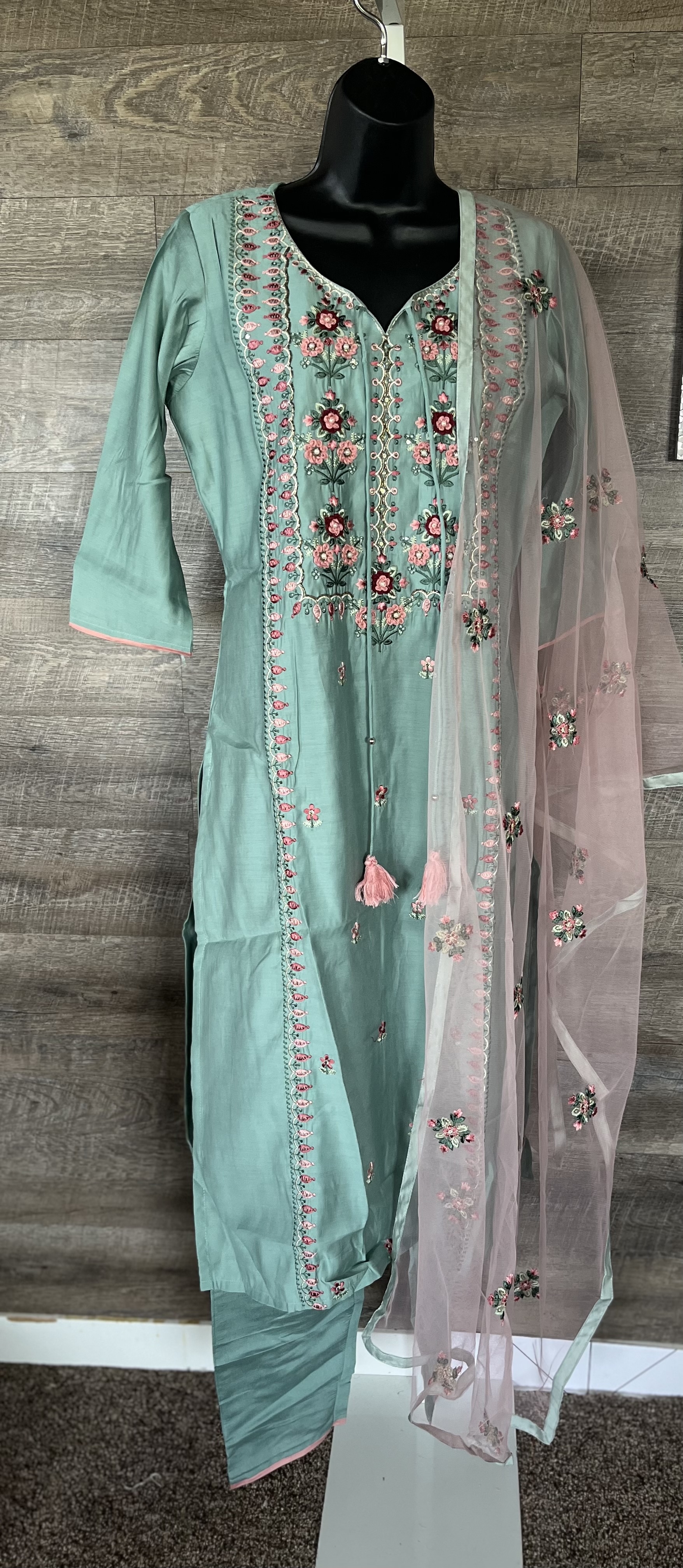 Pure Designer Muslin Cotton Embroidery & Sequence Thread Work Kurti Pure Designer Muslin Cotton Embroidery & Sequence Thread Work Kurti