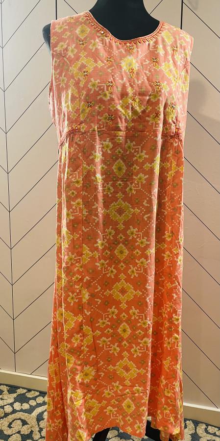 Princess cut Soft Cotton Kurti with ThreadWork & w/ Sleeves Princess cut Soft Cotton Kurti with ThreadWork & w/ Sleeves