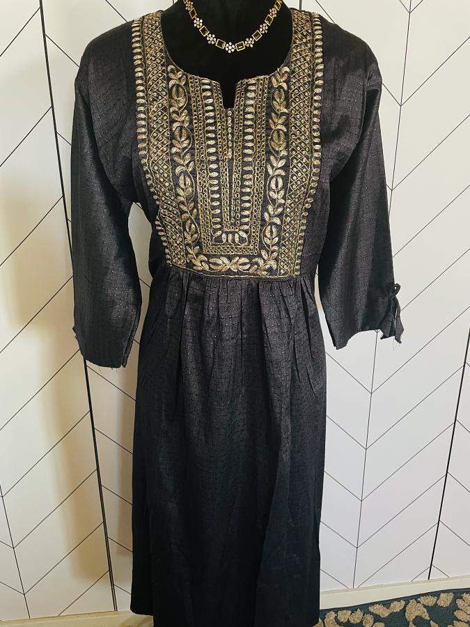 Party Wear Designer Pure Cotton Kurti w/ Thread Work (Size L) Party Wear Designer Pure Cotton Kurti w/ Thread Work (Size L)