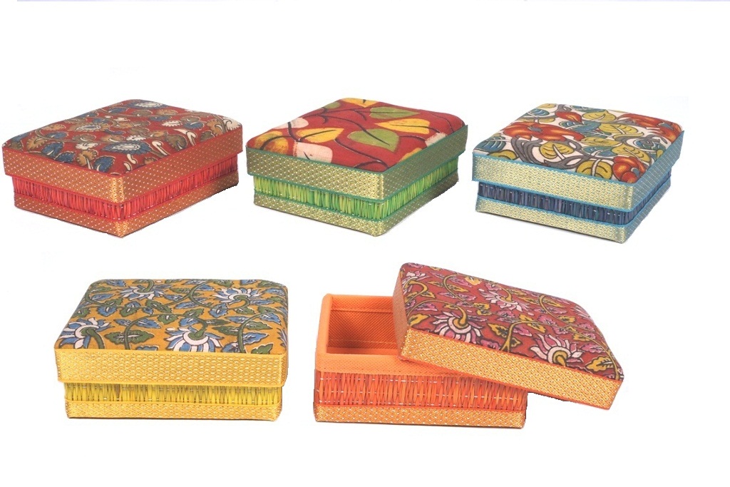 Handmade Kora Grass Box With Kalamkari Lid