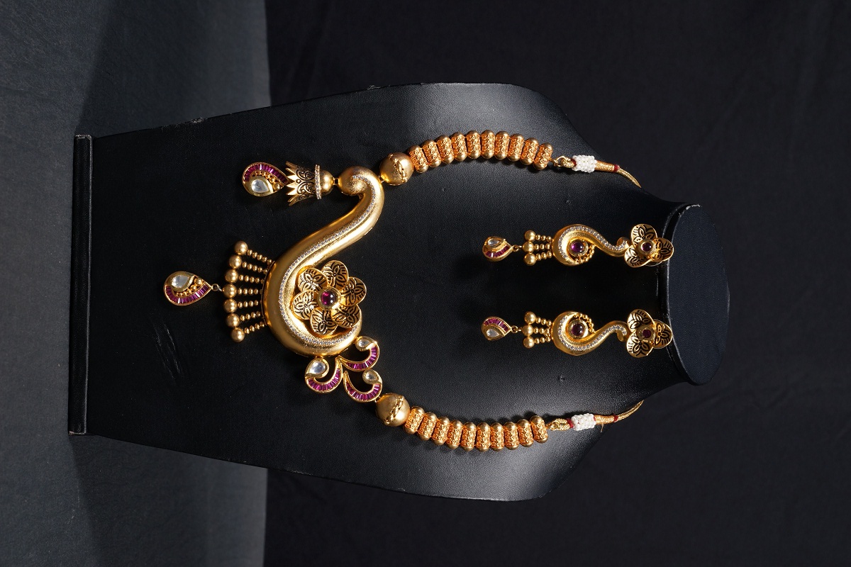 Antique Classic Necklace with matte gold plating