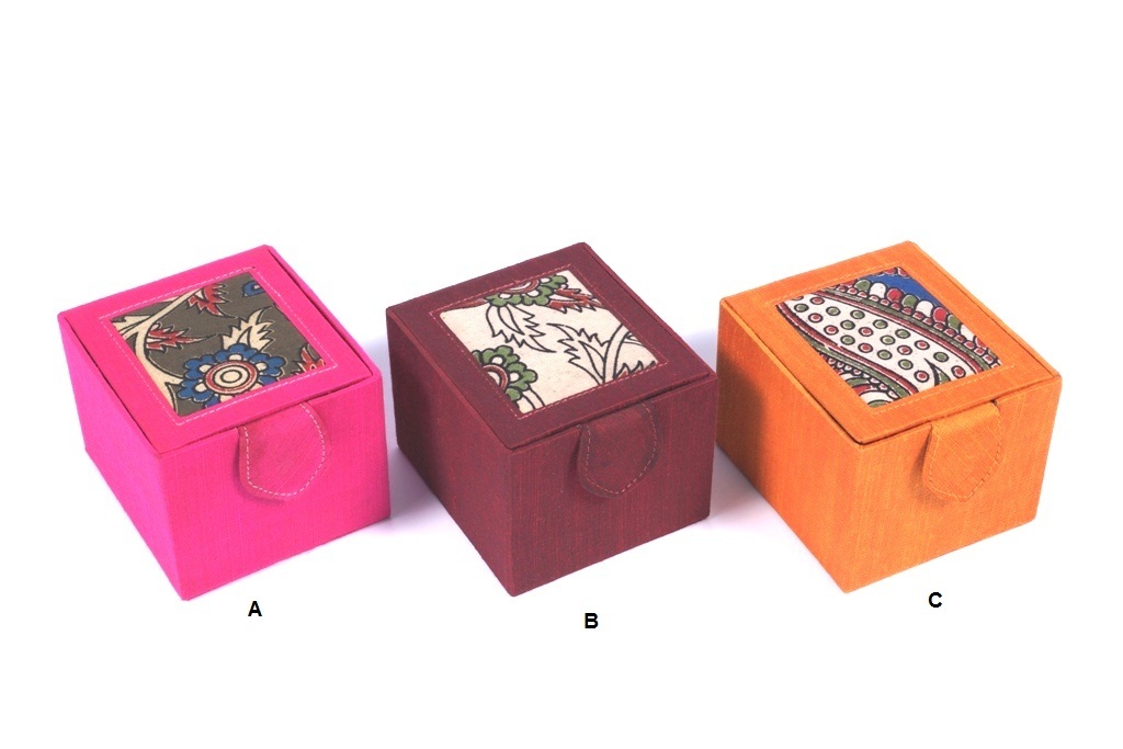 Kalamkari Silk Jewelry 4" Box With Partition