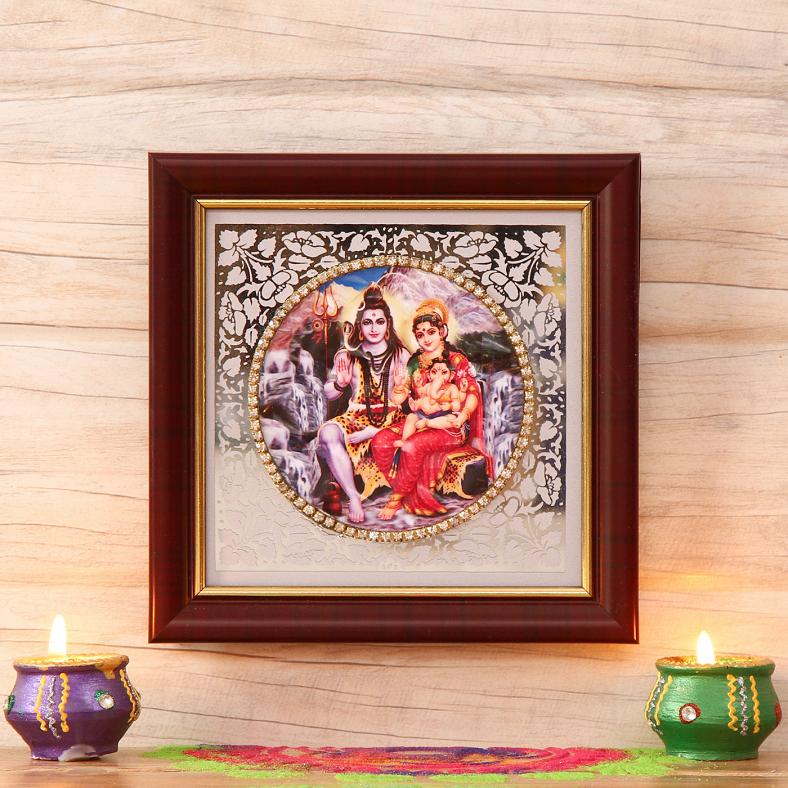 Beautiful Wooden Framed Picture of Shiv Pariwar 6"